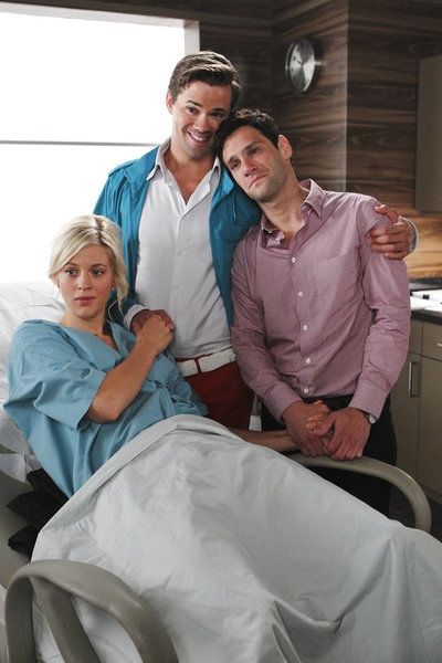 Pictured: (l-r) Georgia King as Goldie, Andrew Rannells as Bryan, Justin Bartha as Da Photo