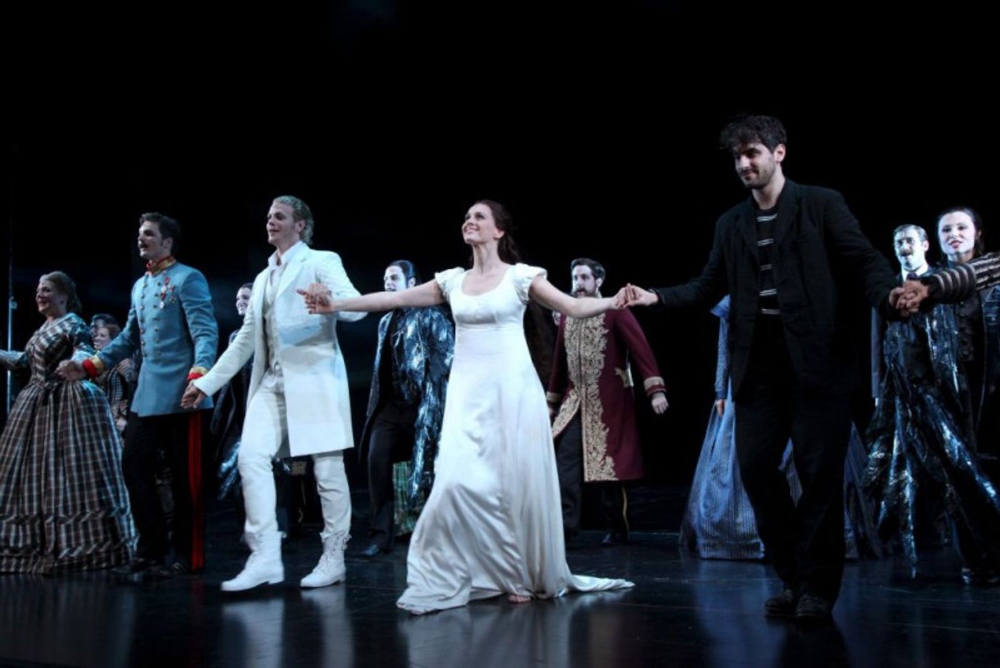 Photo Coverage: ELISABETH feiert Gala-Premiere im Wiener Raimund Theater  Image