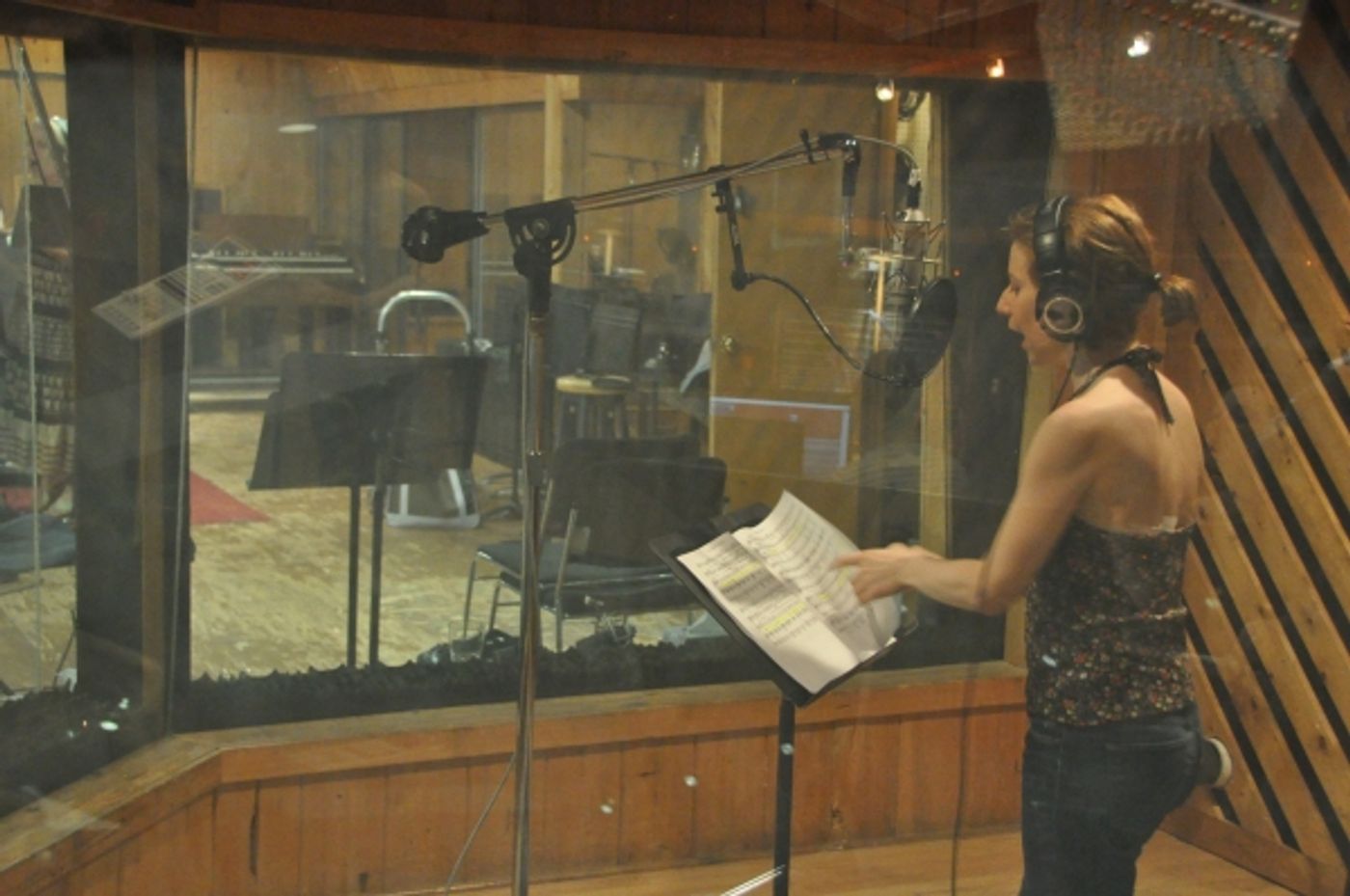 Photo Exclusive: Michael Cerveris, Elena Roger, Max von Essen and EVITA Cast Sing 'Carols For A Cure' Image