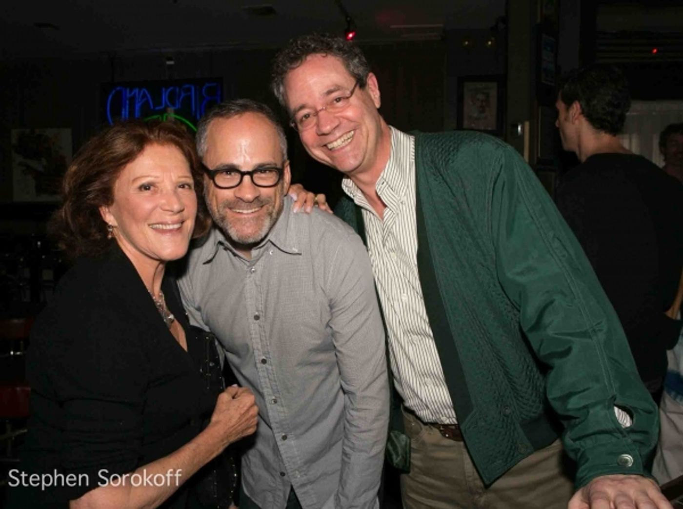 Photo Flash: Steve Bakunas Paints Linda Lavin for 'Portrait of an Artist'  Image