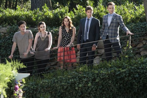 Penn Badgley as Dan Humphrey, Michelle Trachtenberg as Georgina Sparks, Leighton Mee Photo