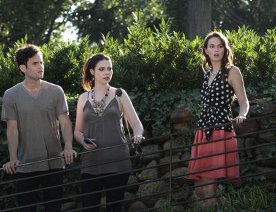  Penn Badgley as Dan Humphrey, Michelle Trachtenberg as Georgina Sparks and Leighton  Photo