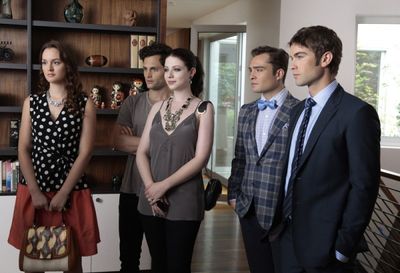  Leighton Meester as Blair Waldorf, Penn Badgley as Dan Humphrey, Michelle Trachtenbe Photo
