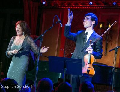 Linda Lavin  

Date Of Birth:
October 15, 1937 (74)
Birth Place:
Portland, ME, U Photo