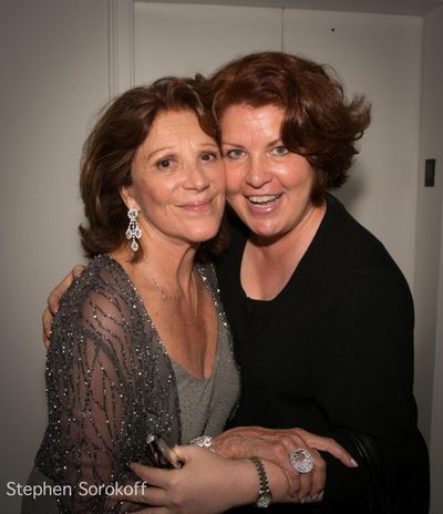 Linda Lavin  

Date Of Birth:
October 15, 1937 (74)
Birth Place:
Portland, ME, U Photo