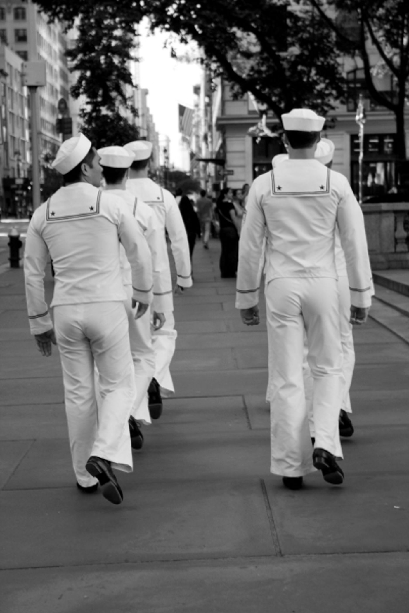 Photo Exclusive: Out on the Town with the Cast of the ANYTHING GOES Tour- Meet the Company! Image