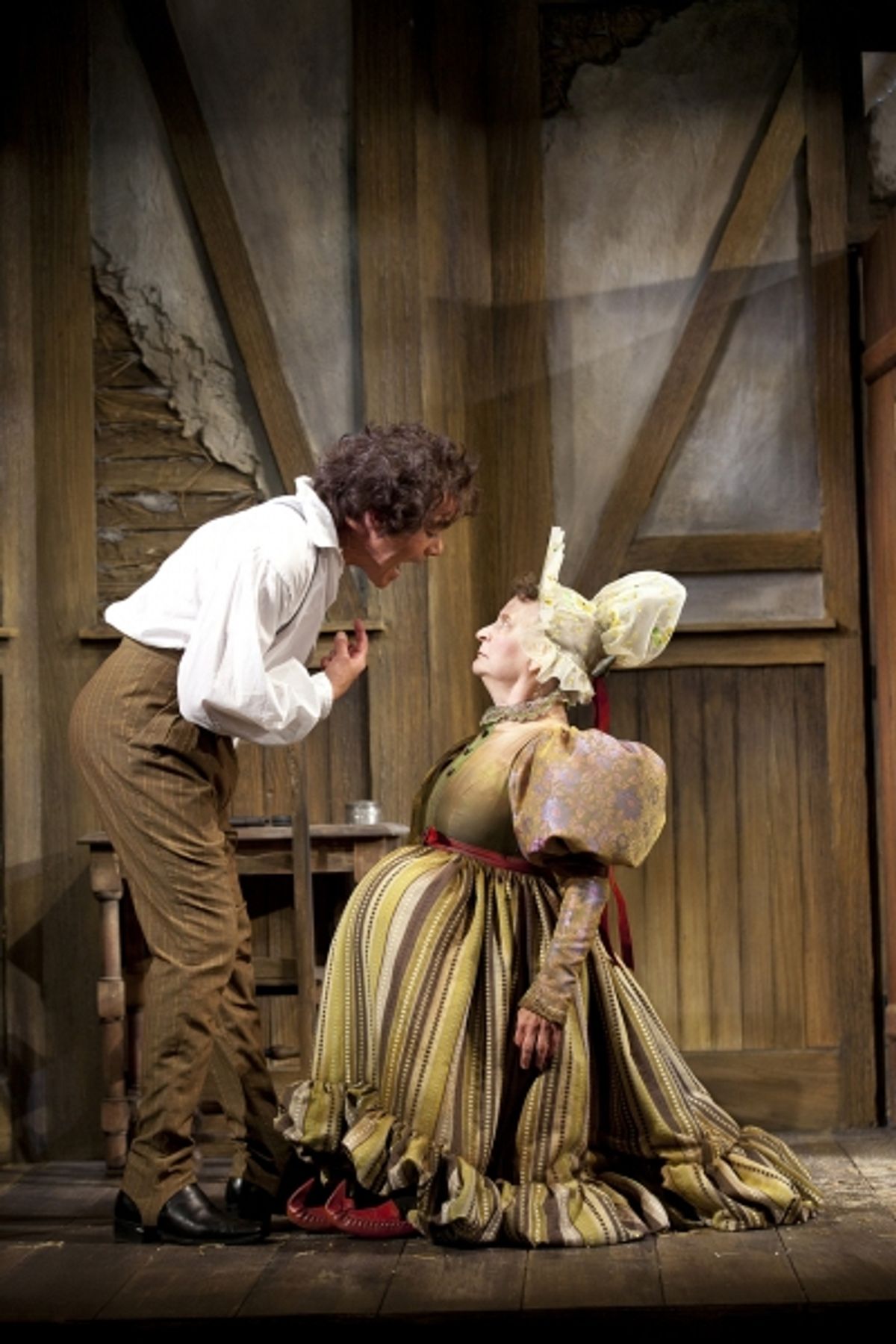  Derek Smith as Hlestakov and Sarah Marshall as the InnkeeperÃ¢â‚¬â„¢s Wife at 