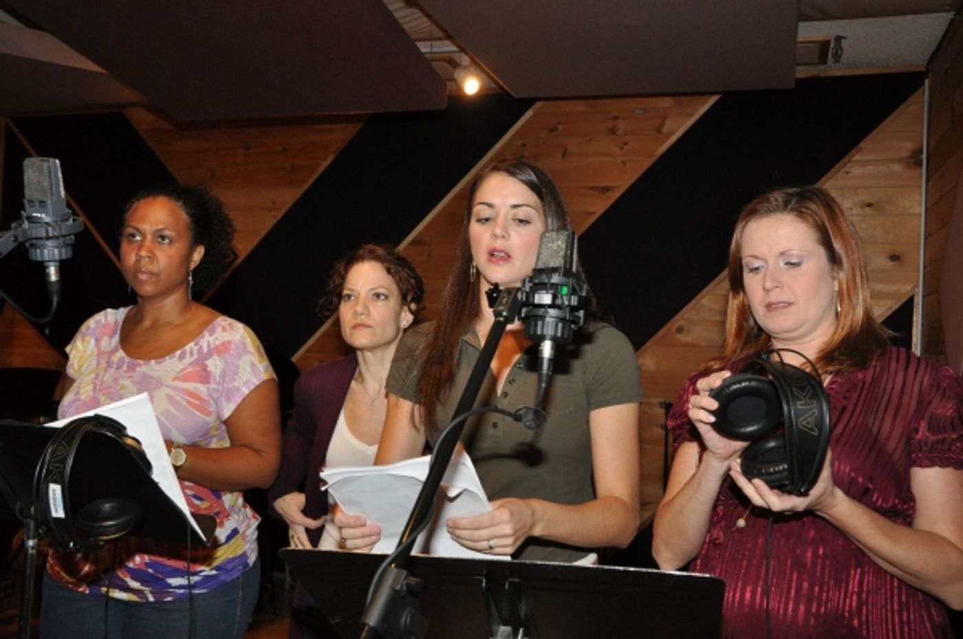 Exclusive Photos: MARY POPPINS Cast Sings 'Carols For A Cure'  Image
