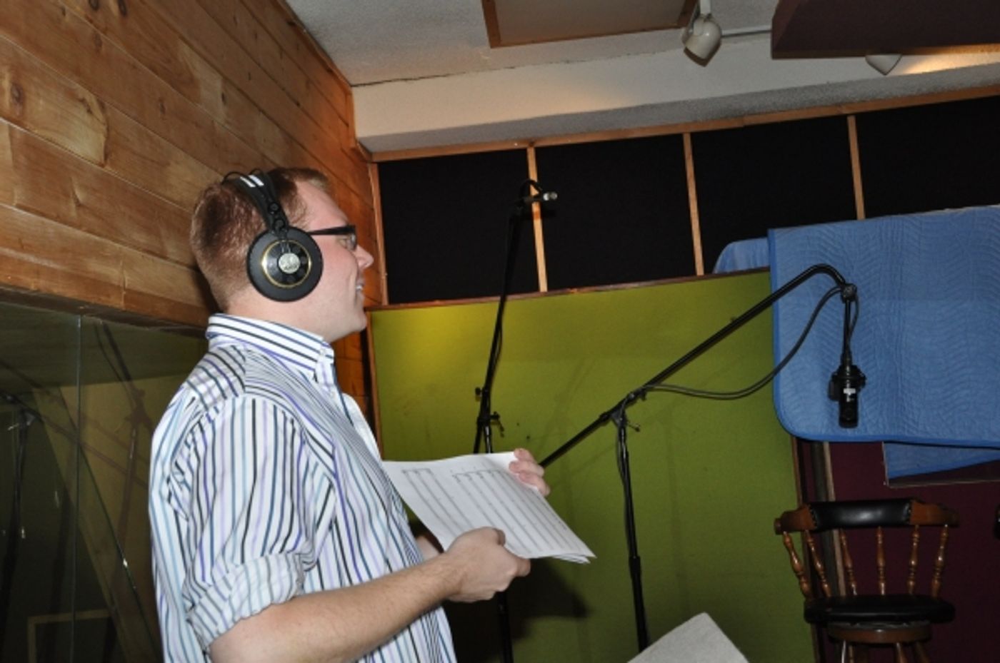 Exclusive Photos: MARY POPPINS Cast Sings 'Carols For A Cure'  Image