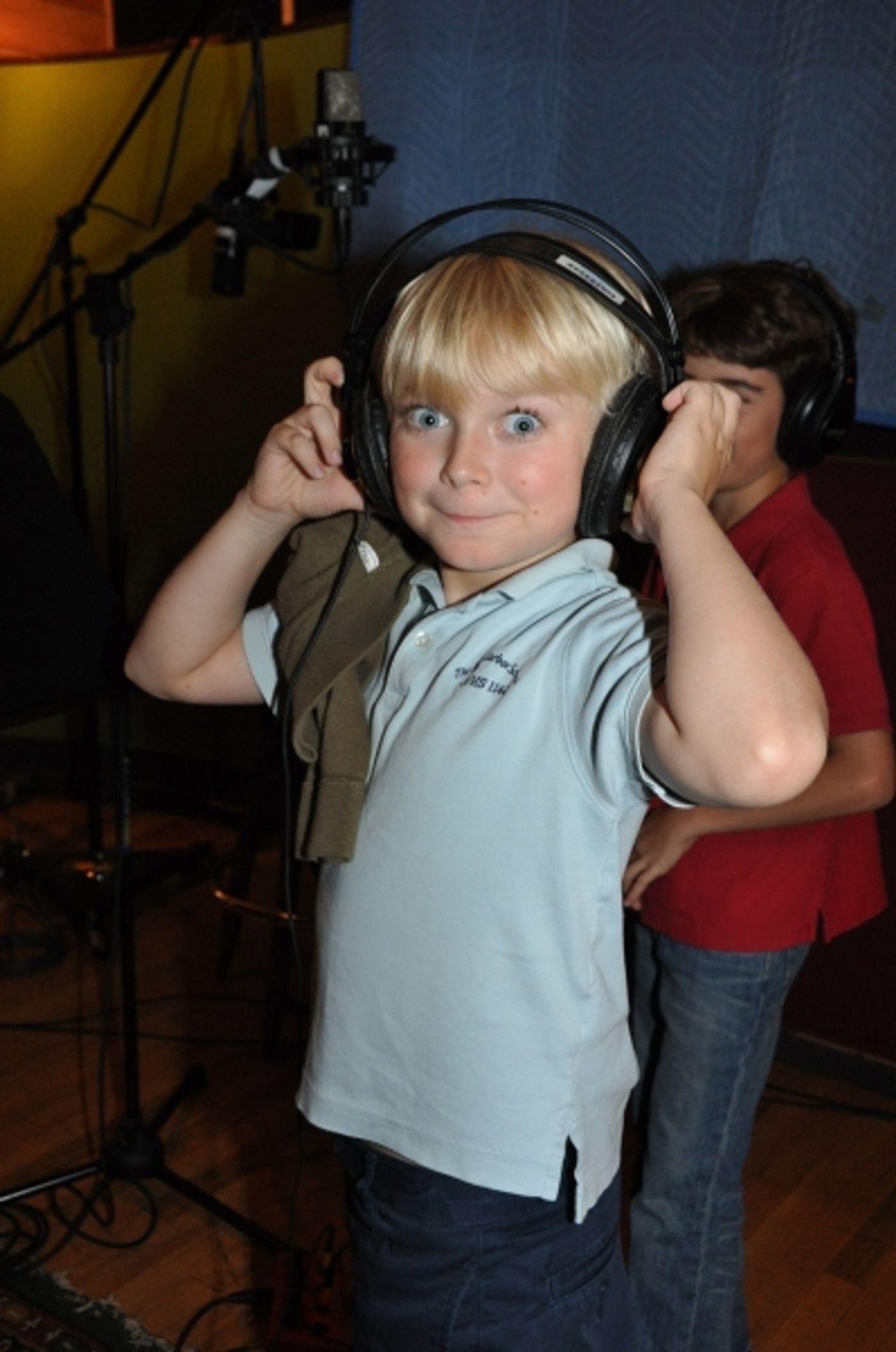 Exclusive Photos: MARY POPPINS Cast Sings 'Carols For A Cure'  Image