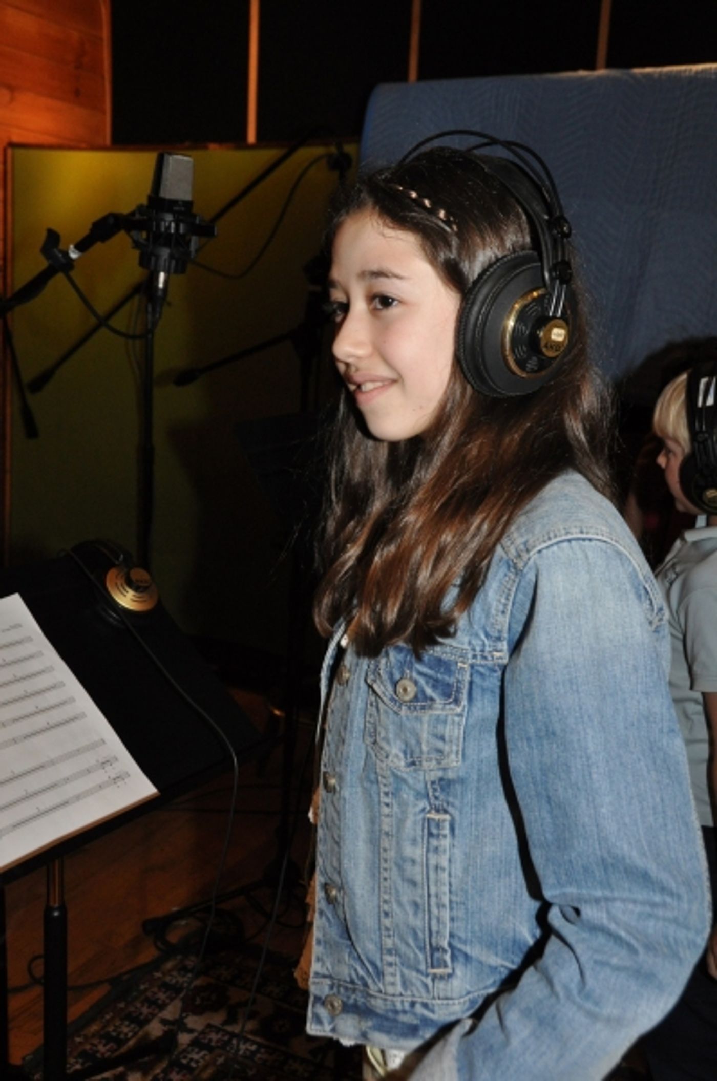 Exclusive Photos: MARY POPPINS Cast Sings 'Carols For A Cure'  Image