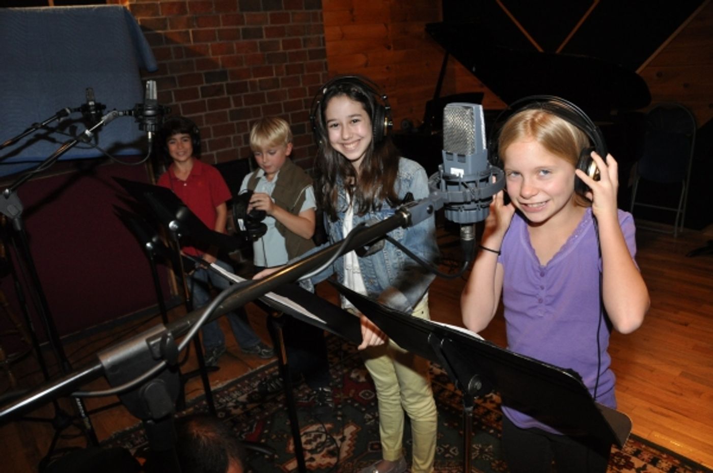 Exclusive Photos: MARY POPPINS Cast Sings 'Carols For A Cure'  Image