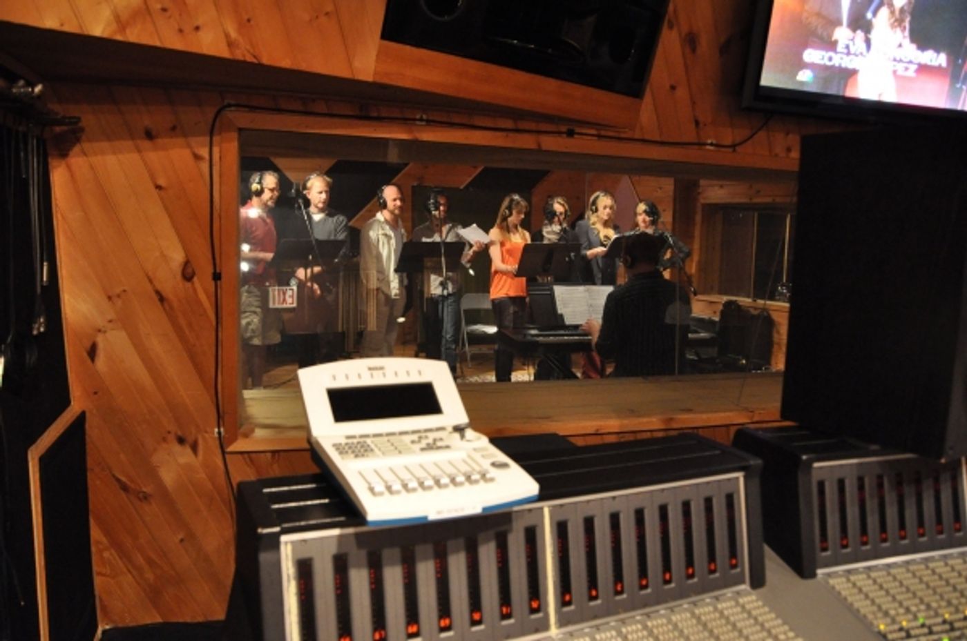 Exclusive Photos: Stephanie J. Block & THE MYSTERY OF EDWIN DROOD Cast Sing 'Carols For A Cure'  Image