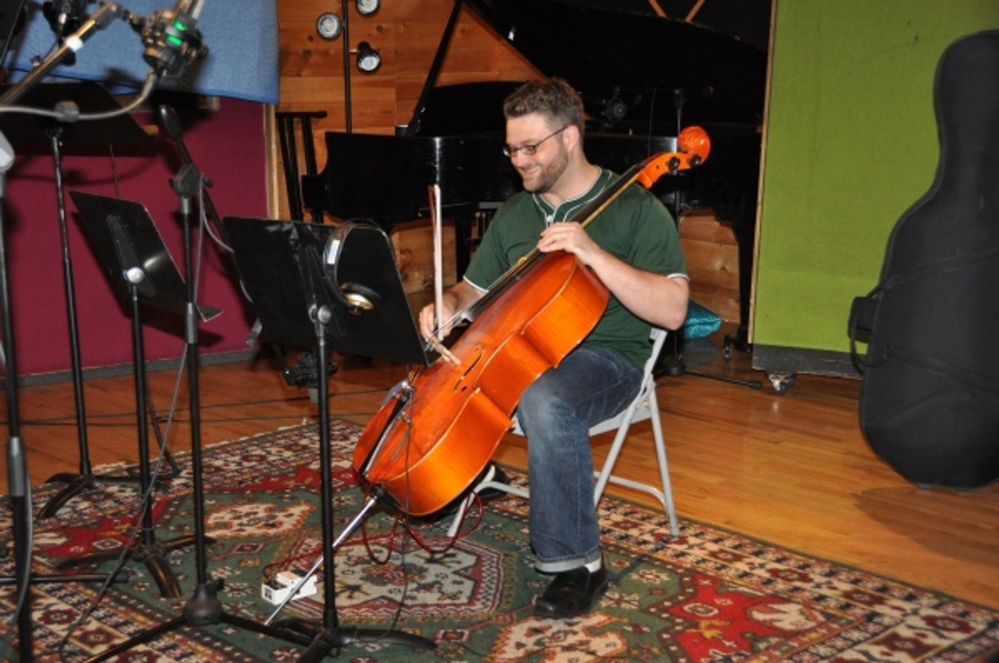 Photo Exclusive: ONCE Cast Records for 'Carols For A Cure' Image