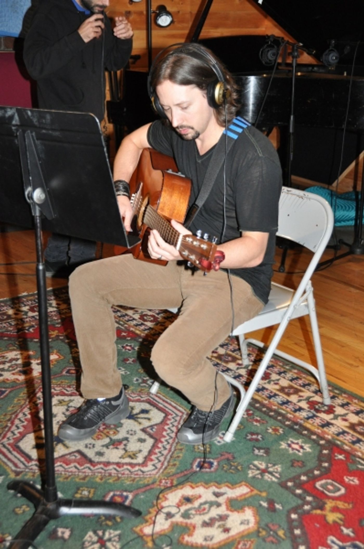 Photo Exclusive: ONCE Cast Records for 'Carols For A Cure' Image