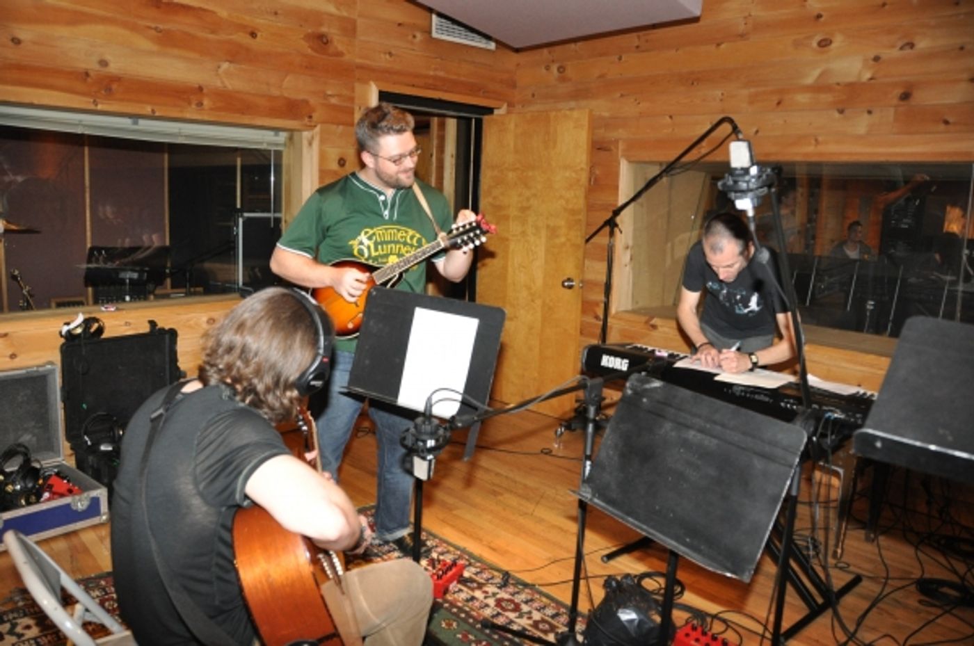 Photo Exclusive: ONCE Cast Records for 'Carols For A Cure' Image