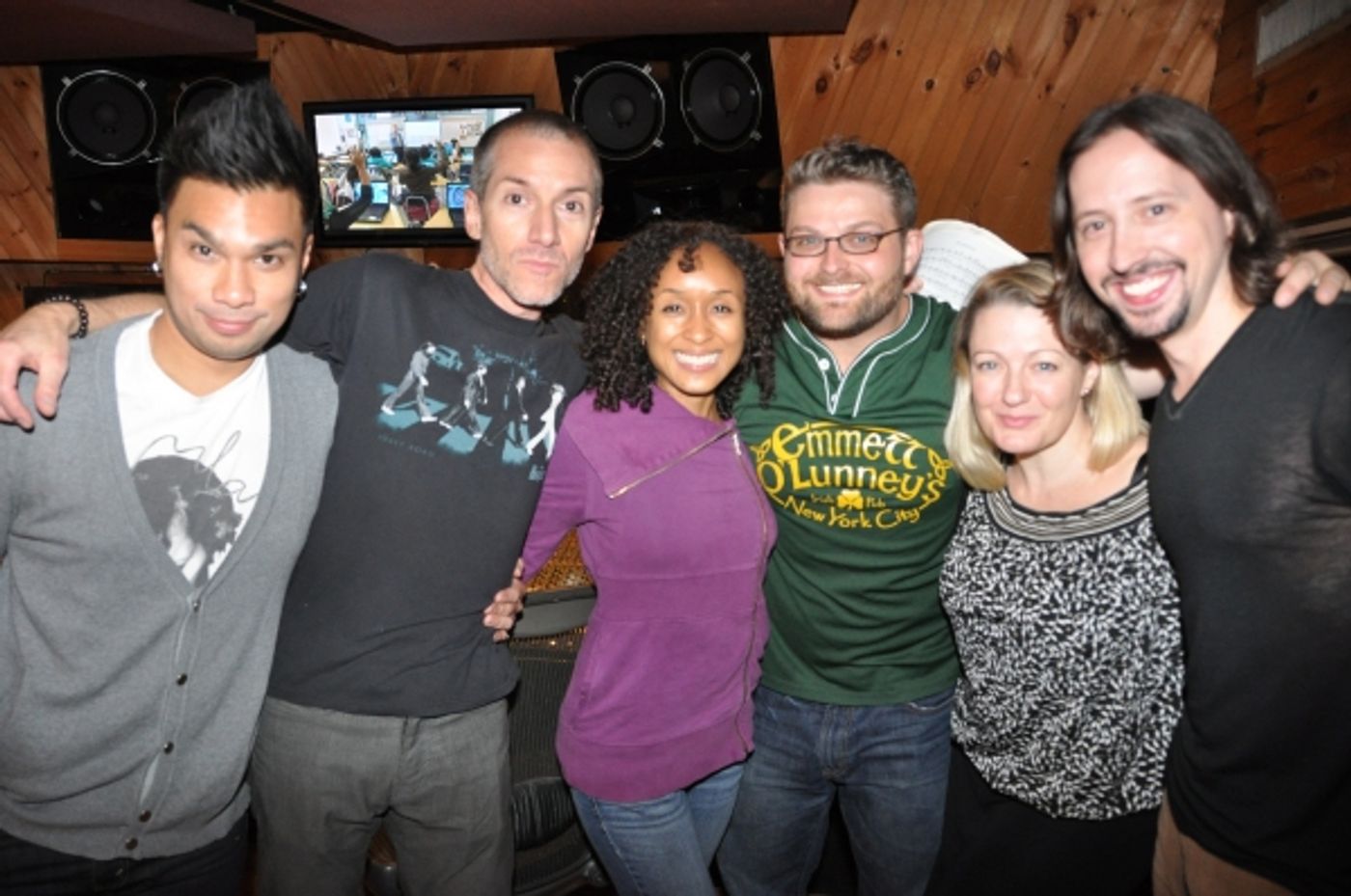 Photo Exclusive: ONCE Cast Records for 'Carols For A Cure' Image