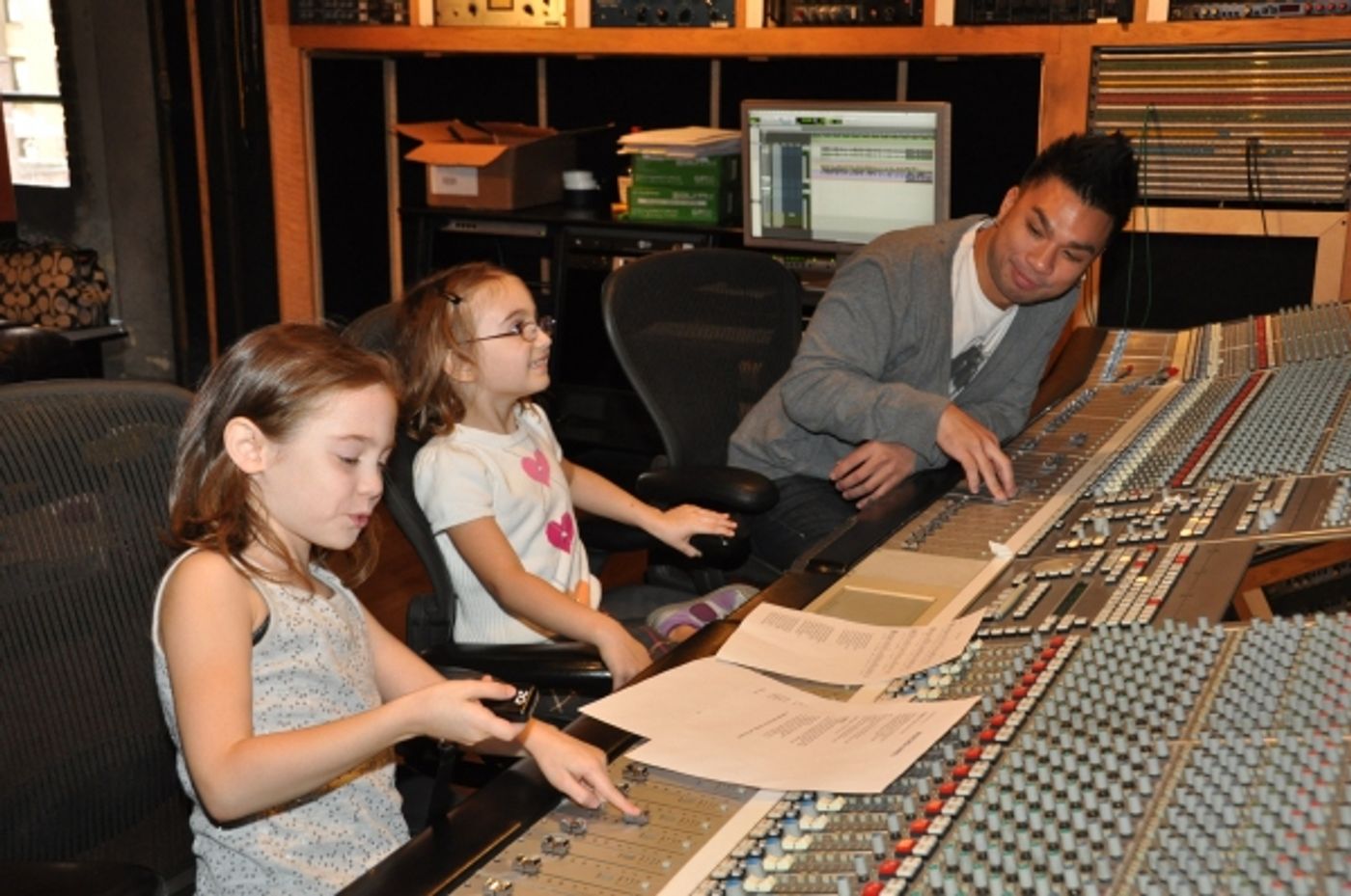 Photo Exclusive: ONCE Cast Records for 'Carols For A Cure' Image