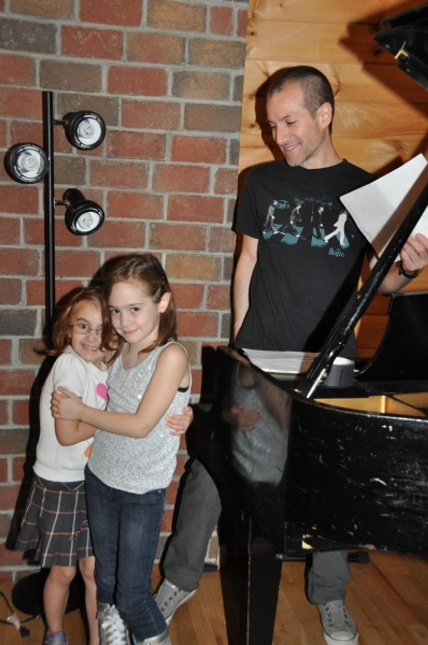 Photo Exclusive: ONCE Cast Records for 'Carols For A Cure' Image