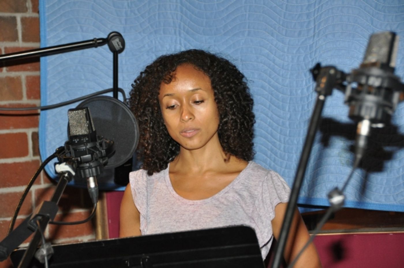Photo Exclusive: ONCE Cast Records for 'Carols For A Cure' Image