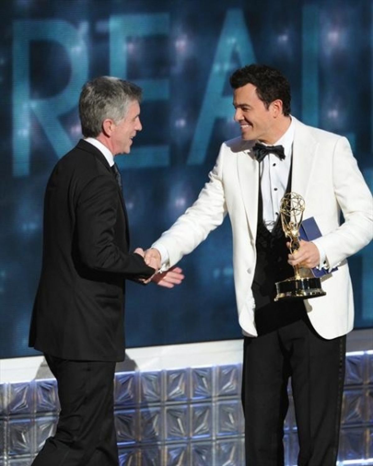  THE 64TH PRIMETIME EMMY(r) AWARDS - The 64th Primetime Emmy Awards broadcasts live from 8:00-11:00 p.m., ET/5:00-8:00 p.m., PT., Sunday, September 23, 2012 exclusively on ABC. (ABC/TODD WAWRYCHUK)TOM BERGERON, SETH MACFARLANE at 