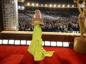 THE 64TH PRIMETIME EMMY(r) AWARDS - The 64th Primetime Emmy Awards broadcasts live from 8:00-11:00 p.m., ET/5:00-8:00 p.m., PT., Sunday, September 23, 2012 exclusively on ABC. (ABC/MATT BROWN)JULIE BOWEN @ BroadwayWorld THE 64TH PRIMETIME EMMY(r) AWARDS - The 64th Primetime Emmy Awards broadcasts live f Photo