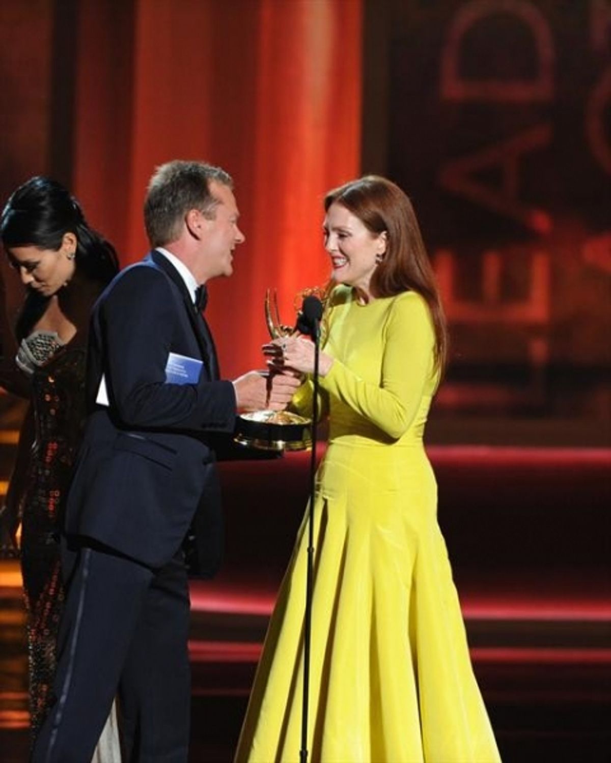  THE 64TH PRIMETIME EMMY(r) AWARDS - The 64th Primetime Emmy Awards broadcasts live from 8:00-11:00 p.m., ET/5:00-8:00 p.m., PT., Sunday, September 23, 2012 exclusively on ABC. (ABC/TODD WAWRYCHUK)LUCY LIU, KIEFER SUTHERLAND, JULIANNE MOORE at 