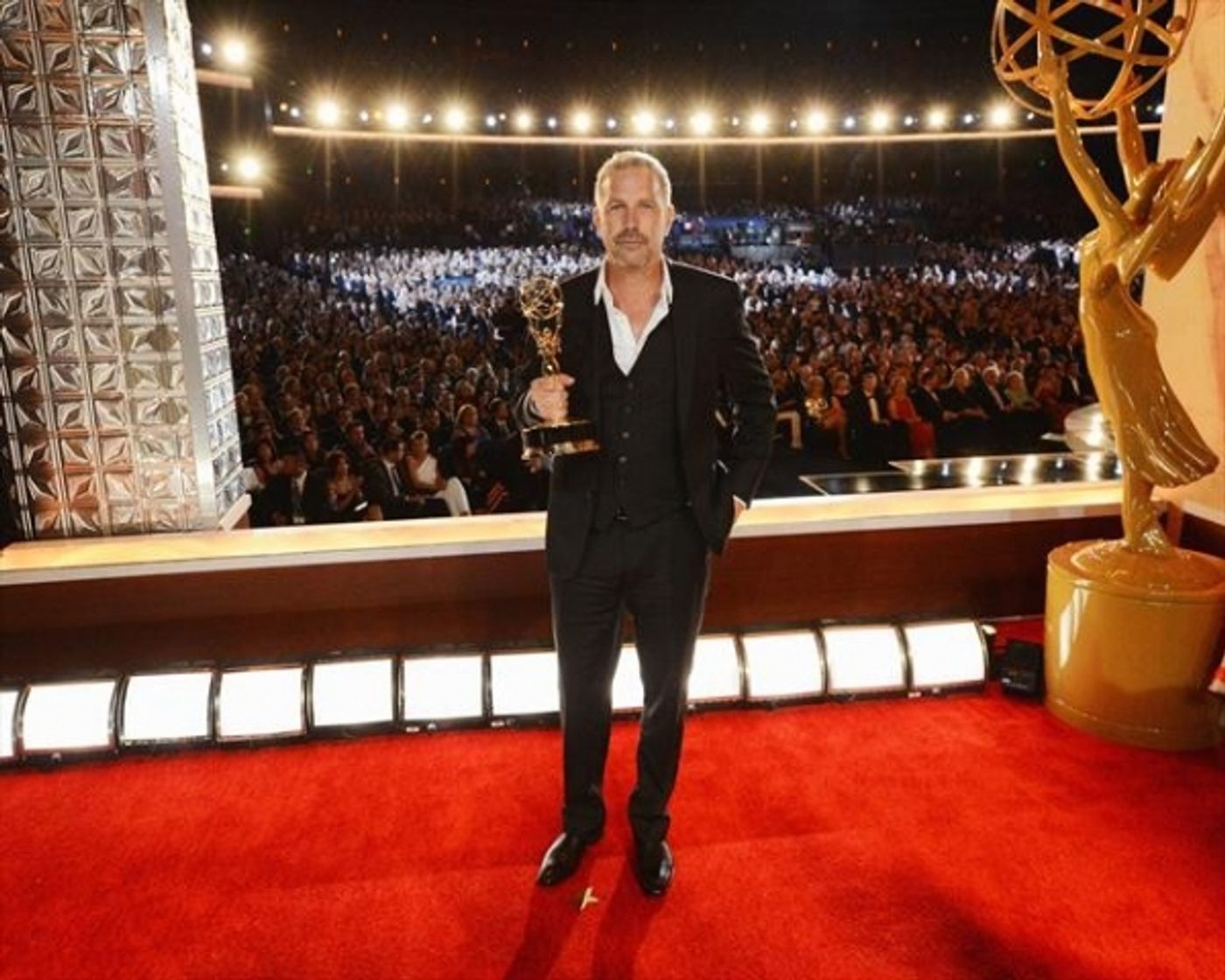 Photo Coverage: Inside the 2012 Emmy Awards - Part Three!  Image