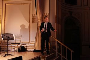 John Benjamin Hickey @ BroadwayWorld John Benjamin Hickey Photo