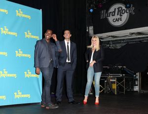  Daniel Breaker, actor Cheyenne Jackson and actress Ari Graynor Photo