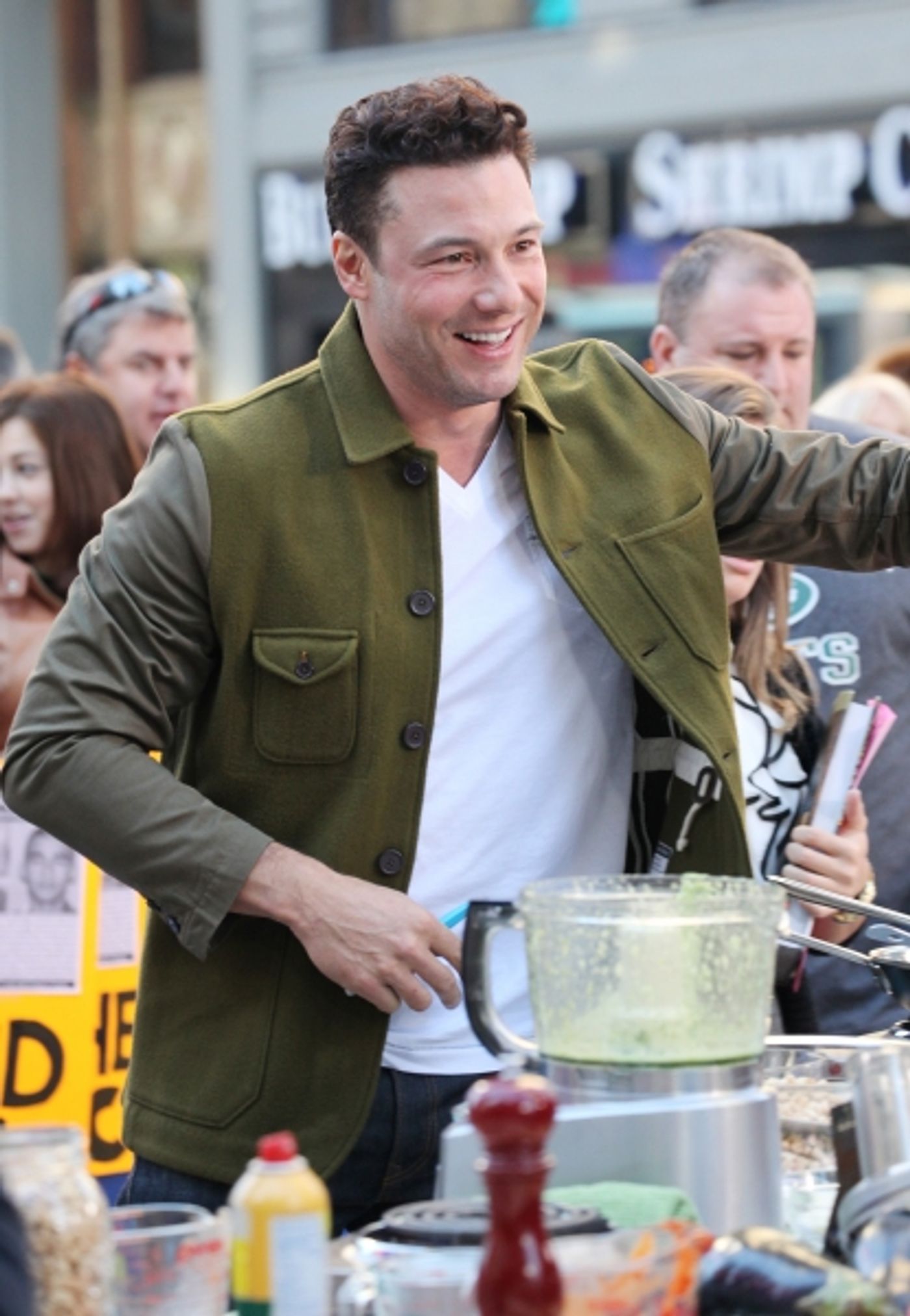 Photo Coverage: Rocco DiSpirito Vistis GOOD MORNING AMERICA Image