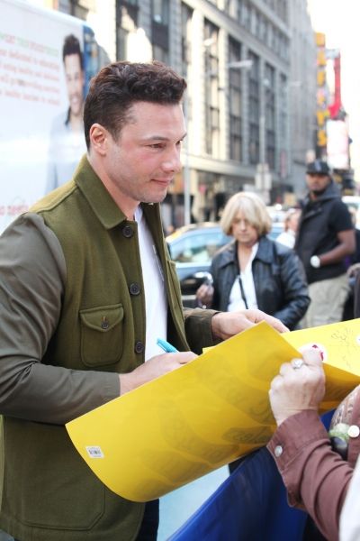  Chef Rocco Dispirito & Fans Photo