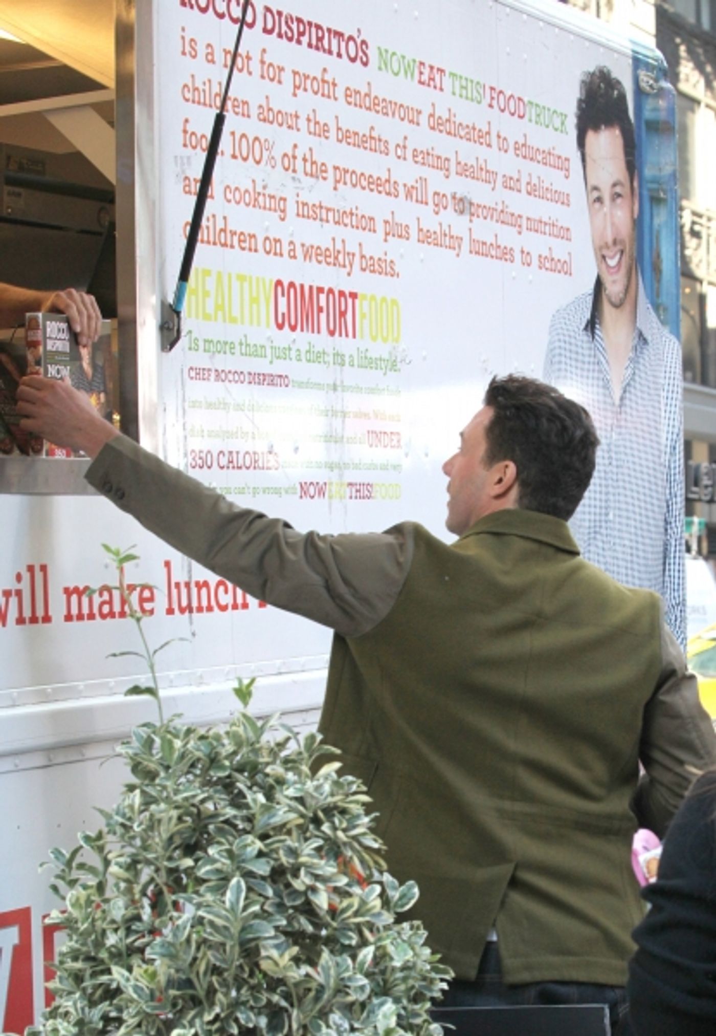Photo Coverage: Rocco DiSpirito Vistis GOOD MORNING AMERICA Image