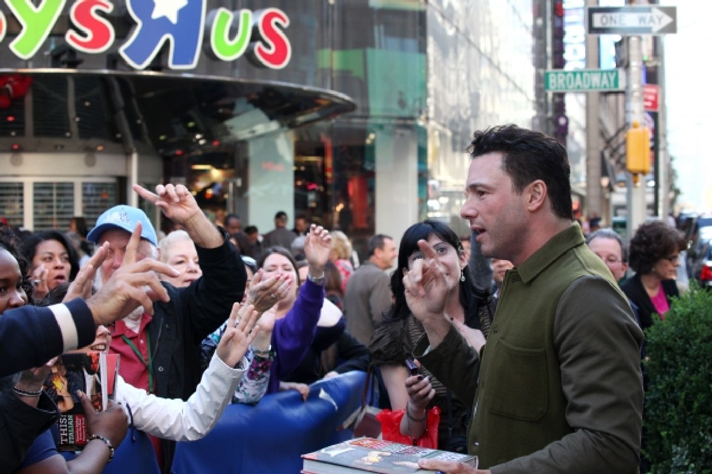 Photo Coverage: Rocco DiSpirito Vistis GOOD MORNING AMERICA Image