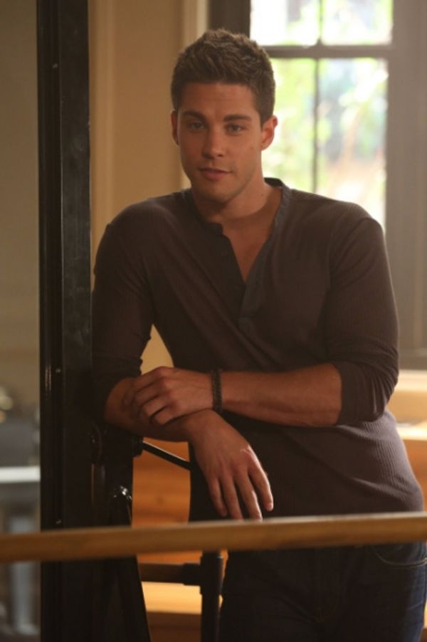 Dean Geyer Photo