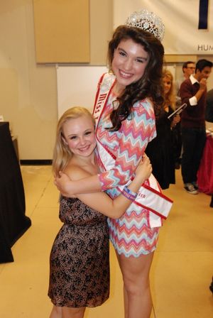  Megan McGuff (HSMT student) and Angelica Alcala-Herrera (HSMT student). Photo