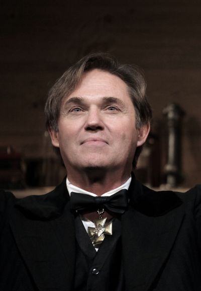 Richard Thomas during the Broadway Opening Night Performance Curtain Call for  'An En Photo
