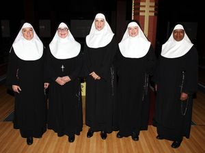 Cindy Williams and cast members @ BroadwayWorld Cindy Williams and cast members Photo