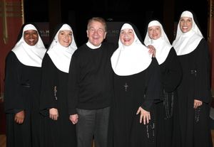 Bambi Jones, Christine Mild, Dan Goggin, Cindy Williams, Jeanne Tinker and Stephanie  Photo