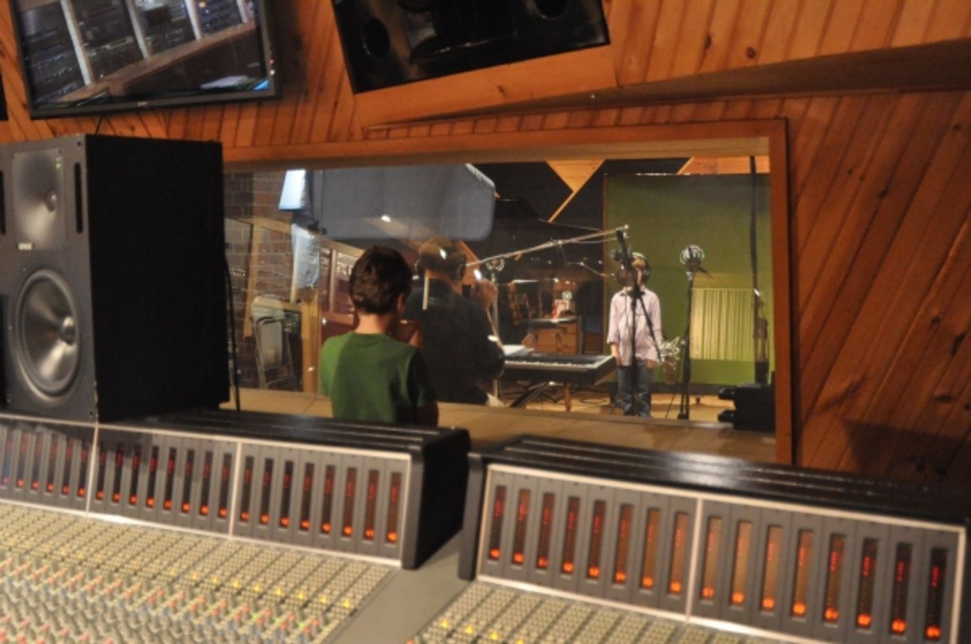 Exclusive Photos: CHAPLIN Cast Records 'Carols For A Cure'  Image