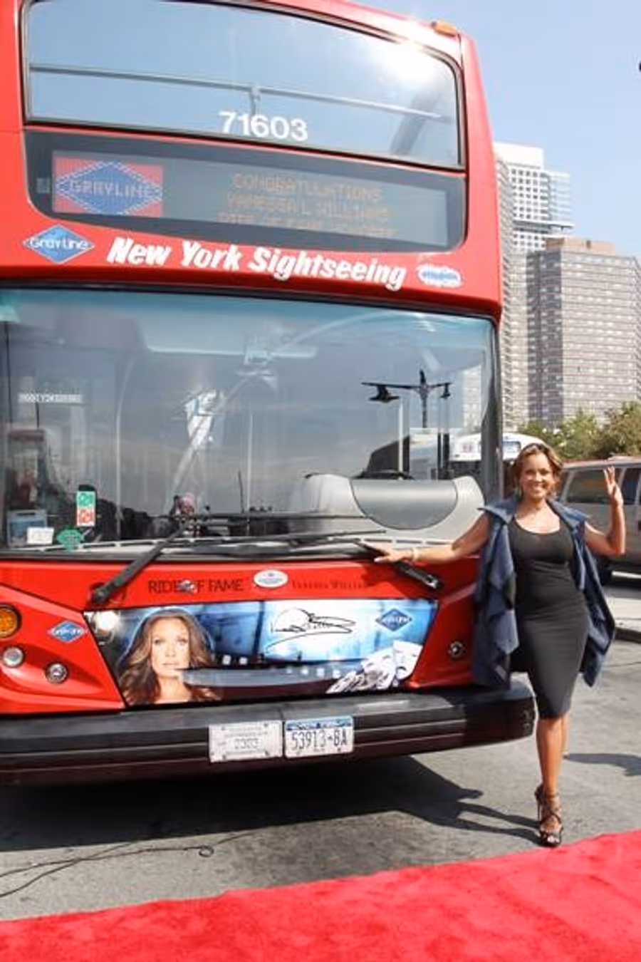 Photo Flash: Vanessa Williams Is Inducted Into Gray Line New York's RIDE OF FAME! Image