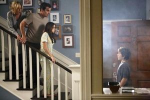 JULIE BOWEN, TY BURRELL, ARIEL WINTER, NOLAN GOULD @ BroadwayWorld JULIE BOWEN, TY BURRELL, ARIEL WINTER, NOLAN GOULD Photo