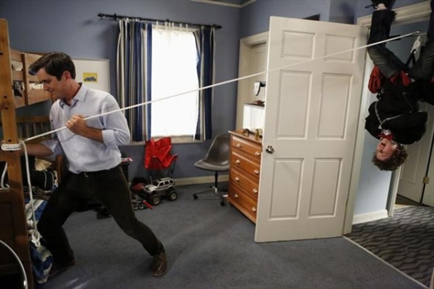 Photo Coverage: Sneak Preview at MODERN FAMILY's 10/17 Episode  Image