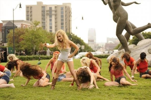 HAYDEN PANETTIERE Photo