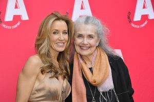  Felicity Huffman and Mary Beth Peil Photo