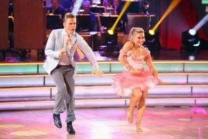  SHAWN JOHNSON, DEREK HOUGH  Photo
