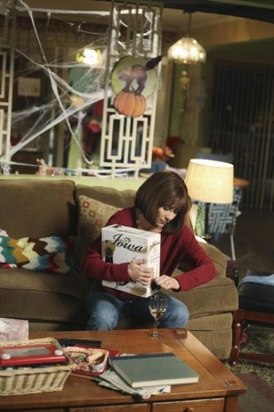 Photo Flash: First Look at Halloween Episode of THE MIDDLE  Image