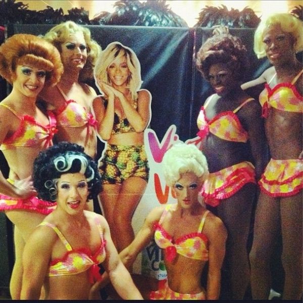 Photo Flash: Saturday Intermission Pics, Oct 6 - Perez Hilton's Last NEWSical Shot, ANYTHING GOES' First Tour Pic and More! — photo 2 of 29
