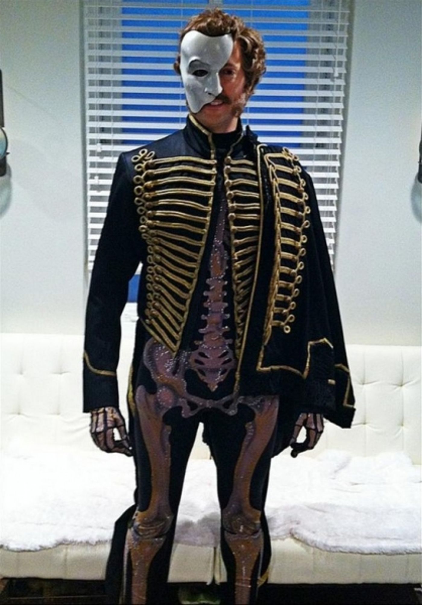 Photo Flash: Saturday Intermission Pics, Oct 6 -  Perez Hilton's Last NEWSical Shot, ANYTHING GOES' First Tour Pic and More!  Image