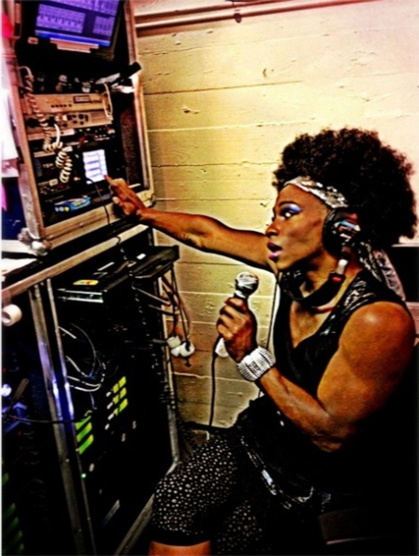 Photo Flash: Saturday Intermission Pics, Oct 6 -  Perez Hilton's Last NEWSical Shot, ANYTHING GOES' First Tour Pic and More!  Image